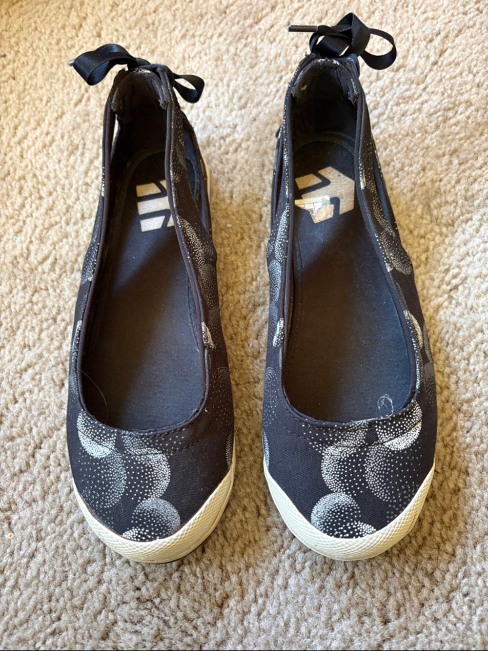Etnies Black Canvas Slip-On Sneakers with White and ribbon ties on back